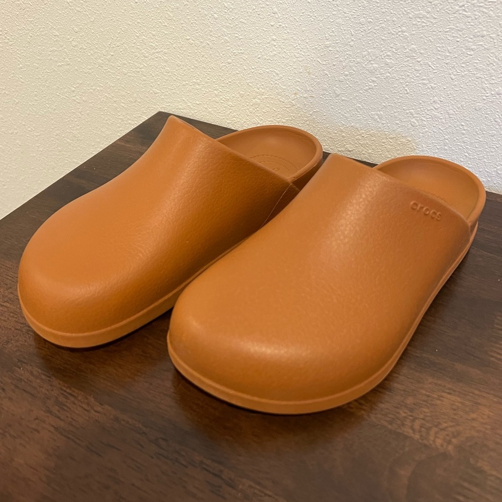 Crocs Dylan clog in cognac M6 W8